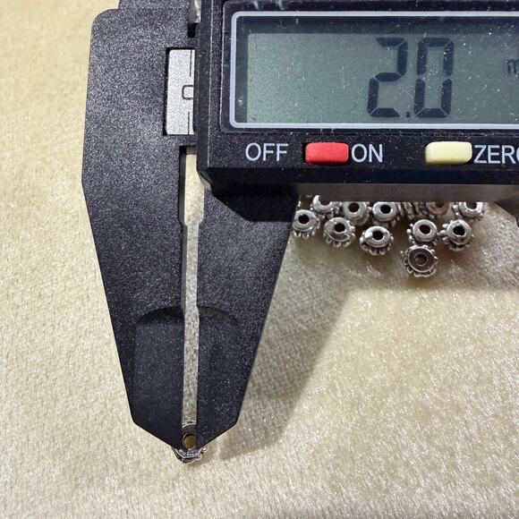 600pcs! Large Lot of Heavy Metal Silver Spacer Beads for Crafts, Jewelry - Picture 5 of 5